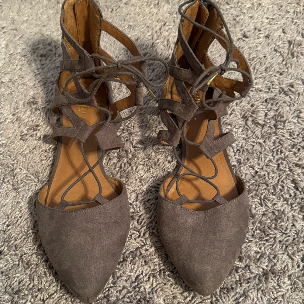 Chic Gray Lace-Up Flats